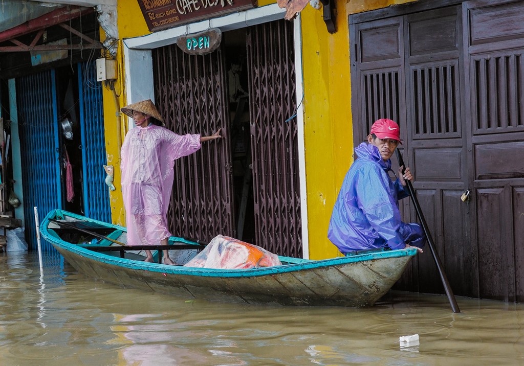 Hoi An chim trong bien nuoc hinh anh 10