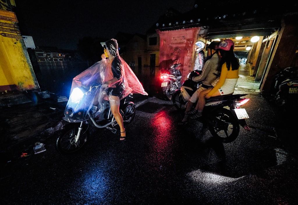 Hoi An chim trong bien nuoc hinh anh 14