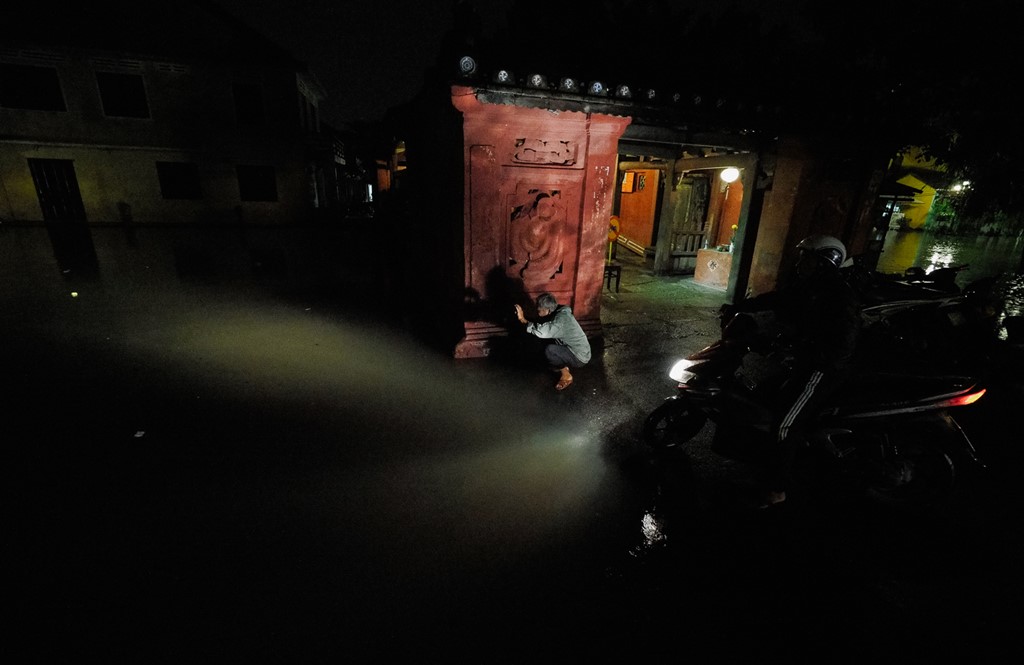 Hoi An chim trong bien nuoc hinh anh 15