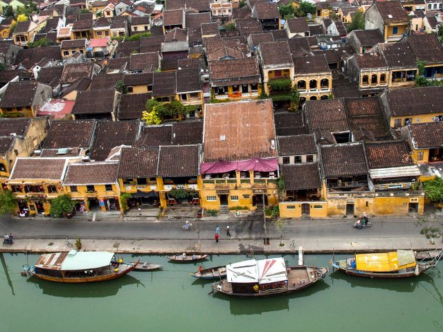 Những nếp nhà cổ nằm san sát nhau.